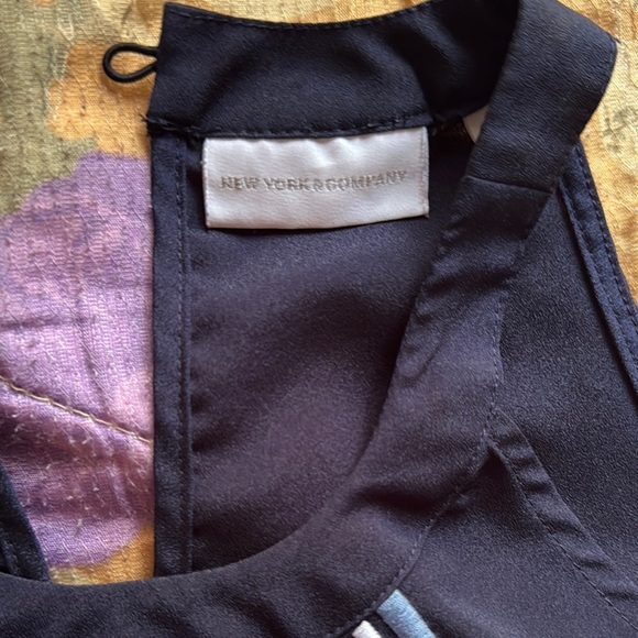 New York & Company Blue Sleeveless Tank Top - Picture 2 of 3